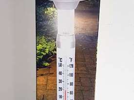 Lámpara solar con termómetro 08256 GRUNDIG
