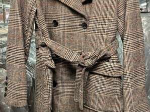 Női kabátok Márkák: Toy G, XS S M L XL, Különböző színek és minták, 25 egységtől kezdődő tételek, Ár € 30 egységenként
