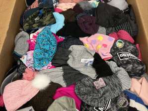 TIKAI EKSPORTS: Apģērbi kilogramā - 24 paletes - Šalles, cepures, cimdi - Jauktas kastes ar ziemas piederumiem
