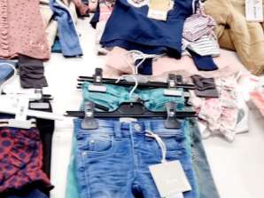 Rozsáhlá kolekce dětského značkového oblečení pro maloobchodníky