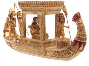 Barca coperta egiziana dorata