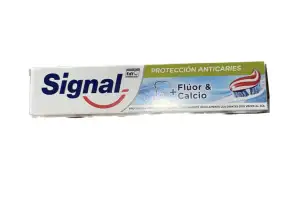 Fluoride signal toothpaste in half coarse or pallet