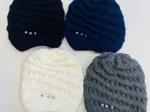 Sieviešu cepure ar izrotājumiem un austu - krāsu sajaukums - rudens/ziema