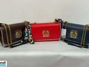 Любов Moschino чанти на склад