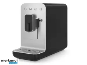 Smeg kompakt helautomatisk kaffemaskin med dampfunksjon svart BCC02BLMEU