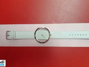 Spousta nových bílých hodinek v blistrech pro obchodníky - 22000 kusů za 0,39 €/kus