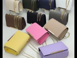 Différentes variantes de modèles et sélection de couleurs de sacs à main pour femmes disponibles en gros en Turquie.