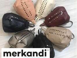 Women's handbags for wholesale that offer a wide range of colors and models.