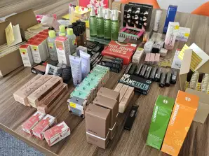 Mélange de cosmétiques de marques connues : Sephora, Hugo Boss, OleHenriksen, Boscia