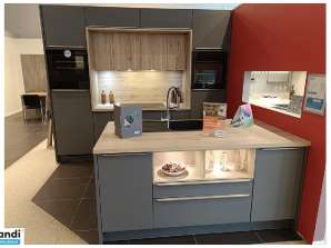 Bucătărie dotată cu electrocasnice incluse Model expoziție ...