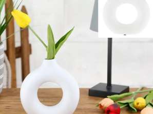 Malá matná bílá keramická váza elegantního designu cca 13x4x14 cm