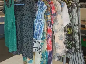Lot of 600 pcs. items, mostly women's clothing, 90% of the lot consists of items for the summer season