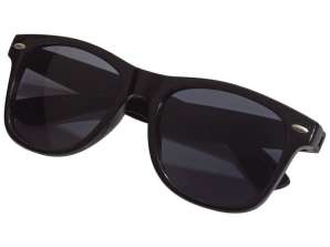 СТИЛНИ слънчеви очила в черно – модерни и защитни