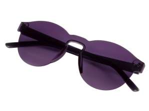 Елегантни слънчеви очила в черен стил – модерни и защитни