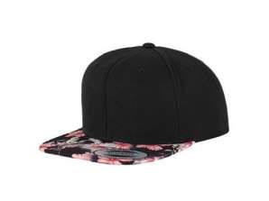 Flowery snapback cap: Spring-fresh headgear for casual looks