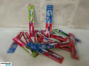 Lot of about 425 mixed toothbrushes.