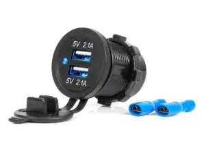 Biloplader med usb-stik vandtæt 4.2a 2xusb 12v 24v amio 04217