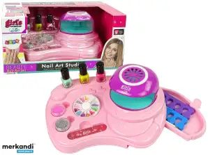 Nagellack-Sets mit Lacken, Glitzer, Lampe und Aufklebern