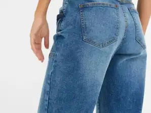 2,30 € po komadu – Ženske traperice, A/B roba, Povrat, rabljeni, Preostale zalihe, Posebni artikli, Paletna roba, Kombinirane palete, Veleprodaja kg, Zaliha