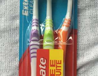 Colgate Extra Clean Toothbrush 3 Pack