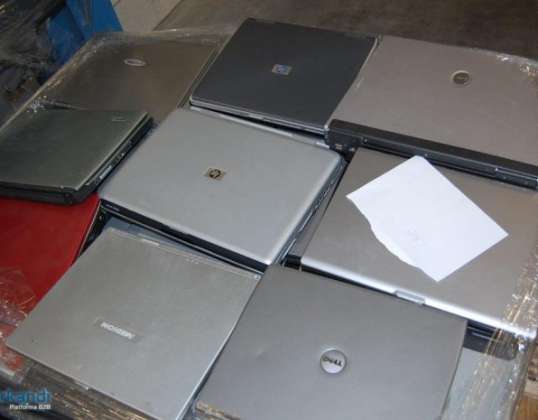 New Item Notebooks Laptop Hp, Dell, Toshiba mix ungepr. Return Computer Discounter
