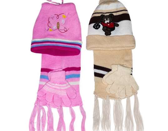 Sets Mütze, Schal, Kinderhandschuhe in verschiedenen Farben und Zeichnungen.