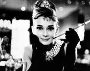 Pohľadnica Audrey Hepburn (Raňajky u Tiffanys B&W) - 5050293295008