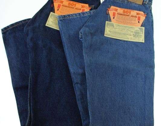 Levi's 501 Jeans - сочетание моделей и размеров, новое с тегами, модное и стильное.