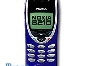 Nokia 8210/8310 matkapuhelimet eri värit mahdollisia