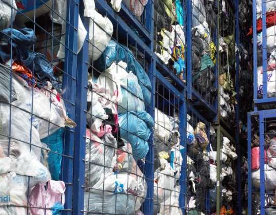 50 tons of used clothing from the bankruptcy of an online shop