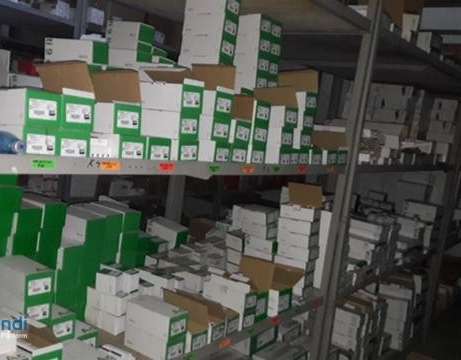 Interrupteurs, prises de courant, antennes, accessoires, fusibles, bougies, leds