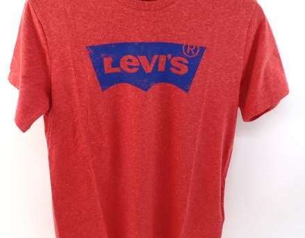 Levi's Housemark Graphic Tee в "Lychee Red"