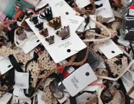 Mezcla de joyería y bisutería C&A