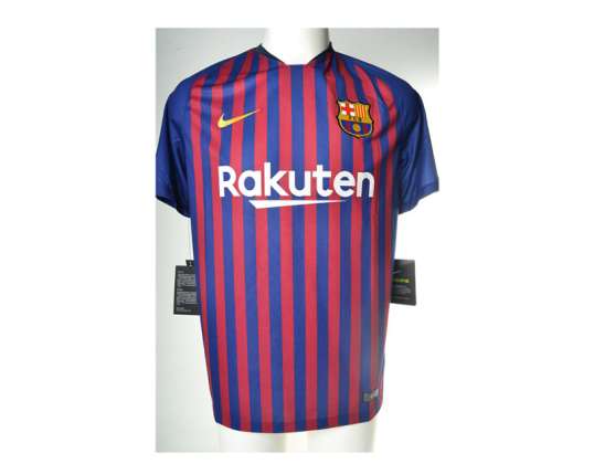 LOT, MIX 114, VOETBALUITRUSTING EN SHIRTS VAN FC BARCELONA