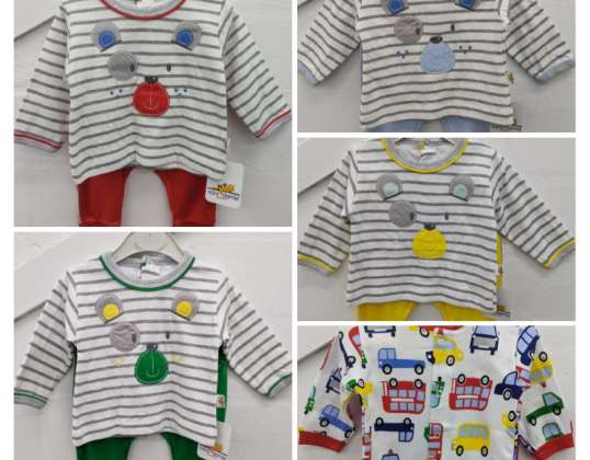 Variedade de roupas de bebê