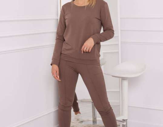 Sweatshirt smooth without prints. Trousers with pockets and tie at the waist. The set is made of high quality material.