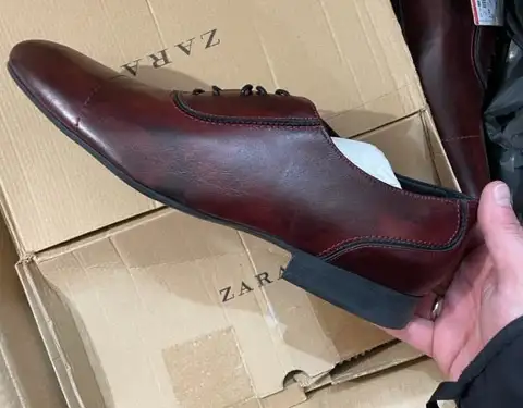 Obchod s obuvou ZARA vracia A / B