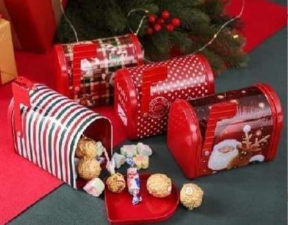 Kalėdinė apvali metalinė dėžutė įvairaus dizaino