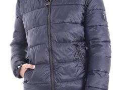 Stilvolle reduzierte Guess-Jacke, ideal für Händler - im Großhandel erhältlich