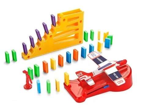 Pedagogiskt spel dominoblock block launcher flygplan med trappor och bolluppsättning