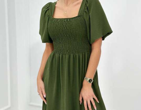 Italiensk kjole med en flæsehalsudskæring er essensen af feminin elegance og charme. Denne smukke kjole kombinerer perfekt stil og komfort