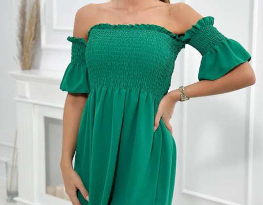 Italiensk kjole med en flæsehalsudskæring er essensen af feminin elegance og charme