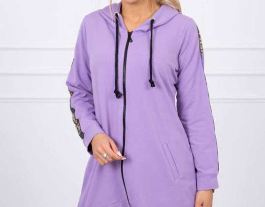 We present you a comfortable long hoodie. The sweatshirt has a zipper and an additional zipper at the back.