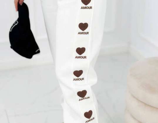 "Amour" medvilninės kelnės Išskirtinis siuvinėtas užrašas "Amour" (prancūziškai tai reiškia "meilė"