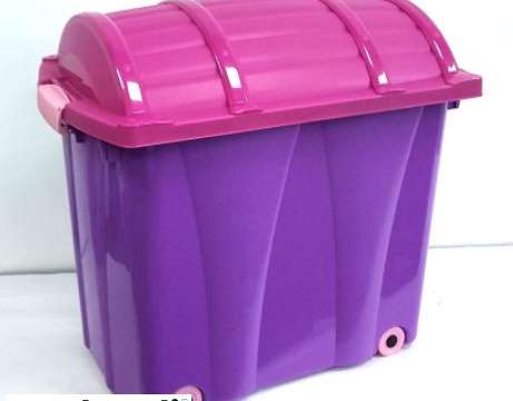Plastic toy container with lid