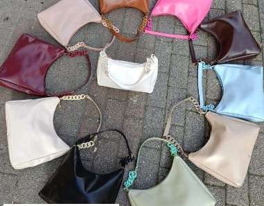Diverse selection of women's handbags in various model variants and color variants for wholesale from Turkey.