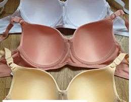 Invest in women's bras with super quality and a wide range of color options for wholesale.