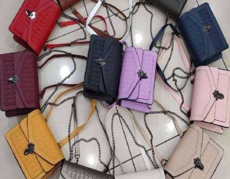 Escolha entre uma variedade de opções de cores para bolsas femininas da Turquia que estão super na moda.