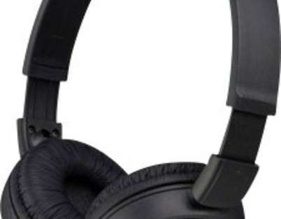 Навушники Sony на вухах MDRZX110APB. CE7