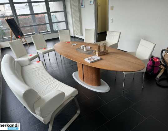 Dražba: ovalna miza, kavč, stoli, fotelji